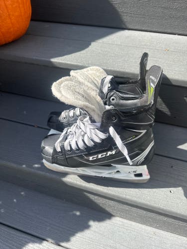 CCM RibCor 76K Hockey Skates Size 3.5 (Used)