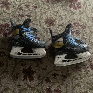 Bauer Supreme Matrix Hockey Skates Regular Width Size 2.5 (Used)