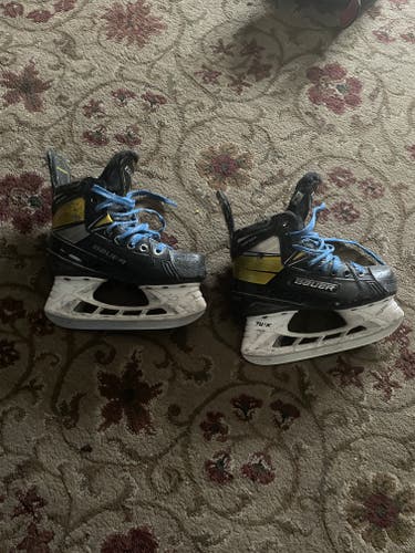 Bauer Supreme Matrix Hockey Skates Regular Width Size 2.5 (Used)
