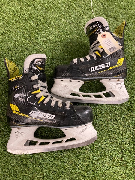 Junior Bauer Supreme M4 Hockey Skates Regular Width Size 2 (Used)