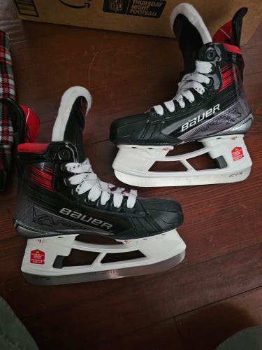Bauer Vapor 5x pro Hockey Skates Regular Width Size 2.5 (Used)