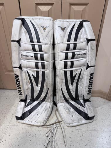 32" Vaughn Vaughn V5 7460 Goalie Leg Pads (Used)