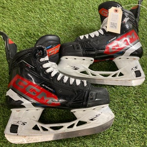 Intermediate CCM JetSpeed FT6 Hockey Skates Regular Width Size 5.5 (Used)