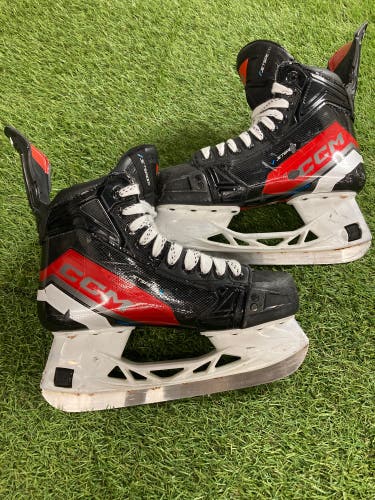 CCM JetSpeed FT6 Hockey Skates | Intermediate 5.5 (Regular)