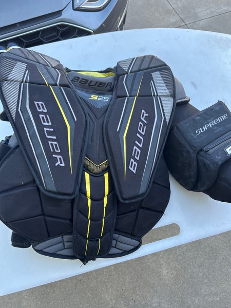 Medium Bauer S29 Goalie Chest Protector (Used)