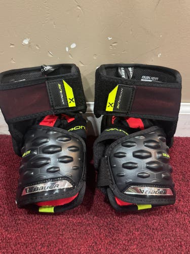Intermediate Medium Bauer Vapor Hyperlite Elbow Pads (New) Item#INEB