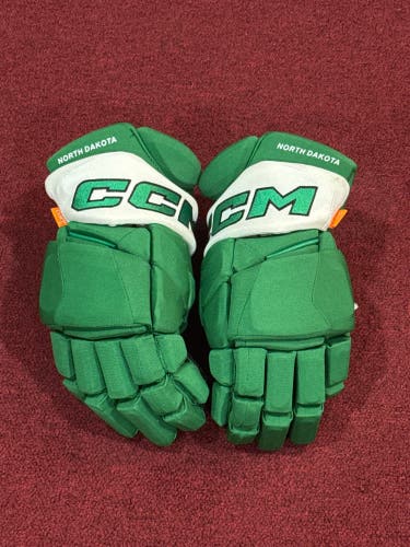 CCM HGPJSPP Gloves 15" Pro Stock (New) Item#GG15