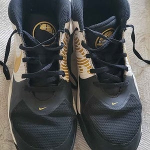 Kid's 6.5Y (Big Kids / Youth) Nike Basketball Shoes (Used)