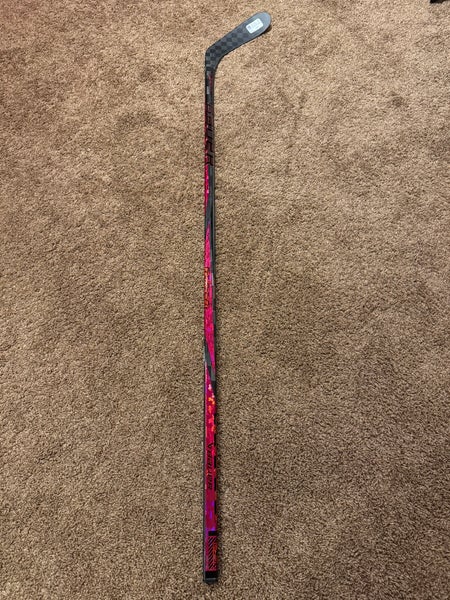 Senior Bauer Twitch Right Hand Hockey Stick P28 (New)