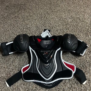 Medium Junior Bauer Vapor 1X Shoulder Pads (New)