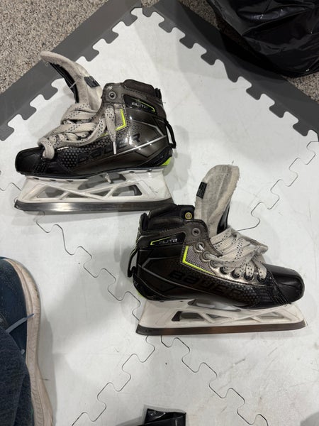 Bauer Elite Hockey Goalie Skates Size 4.5 (Used)