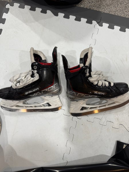 Bauer Vapor 3X Hockey Skates Size 4 (Used)