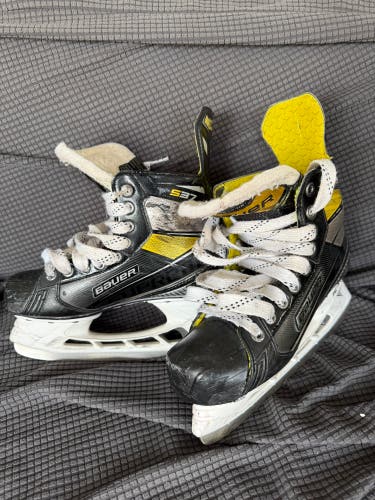 Bauer Supreme S37 Hockey Skates Regular Width Size 4.5 (Used)