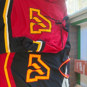 Calgary Flames girdle shell, jerseys and sock set