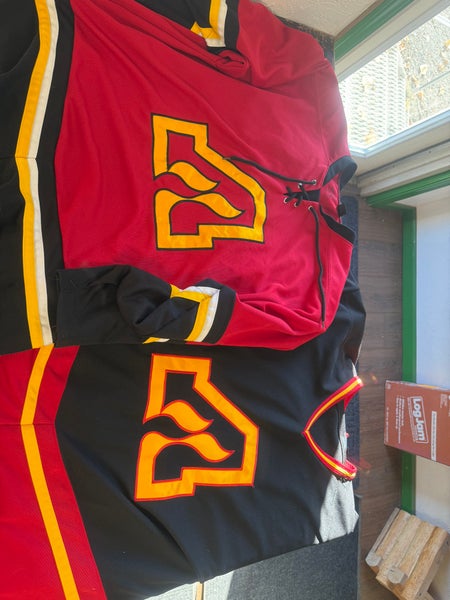Calgary Flames girdle shell, jerseys and sock set