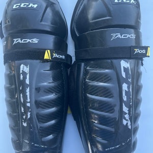 Intermediate CCM Tacks 9550 12" Shin Pads (Used)