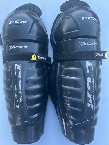 Intermediate CCM Tacks 9550 12" Shin Pads (Used)