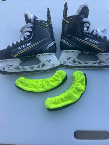 CCM Tacks Vector Pro Hockey Skates Size 5 (Used)