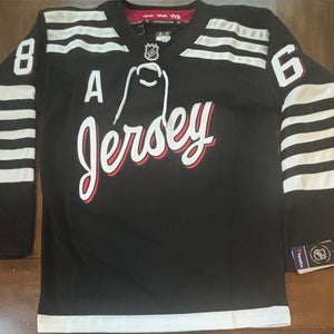 New Jersey Devils #86 Jack Hughes Hockey Black Stitched Jersey Adult Large (52)