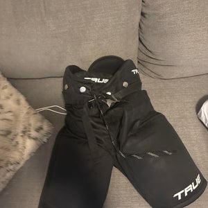 Men's Junior Large True Catalyst 5x4 Hockey Pants (Used)