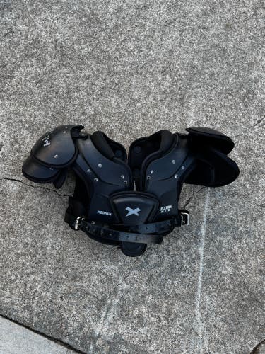 Kids Medium Youth Xenith Fly Shoulder Pads (Used)