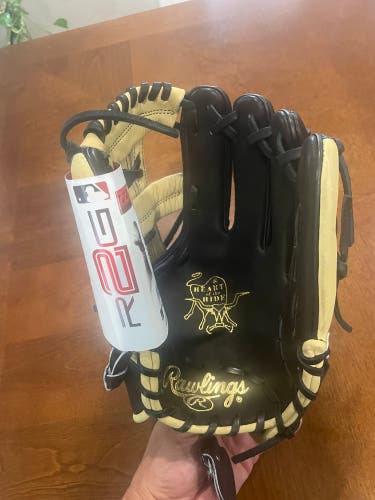 2025 Rawlings Heart of the Hide RH Infield Baseball Glove 11.75" (New)