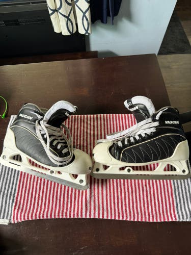 Vaughn GX1 Pro Hockey Goalie Skates Regular Width 9.5 (Used)