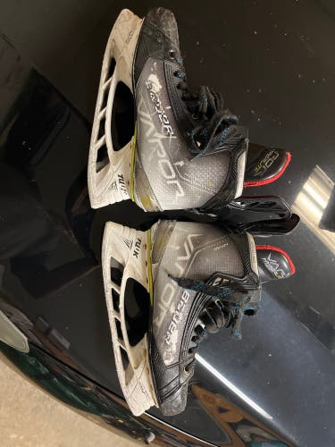2021 Bauer Vapor Hyperlite Hockey Skates Regular Width 8 (Used)