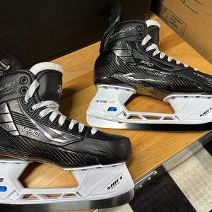 True Catalyst Pro Custom Hockey Skates Size 8 Wide (Used) -  Pro Stock Thomas Bourdeleau
