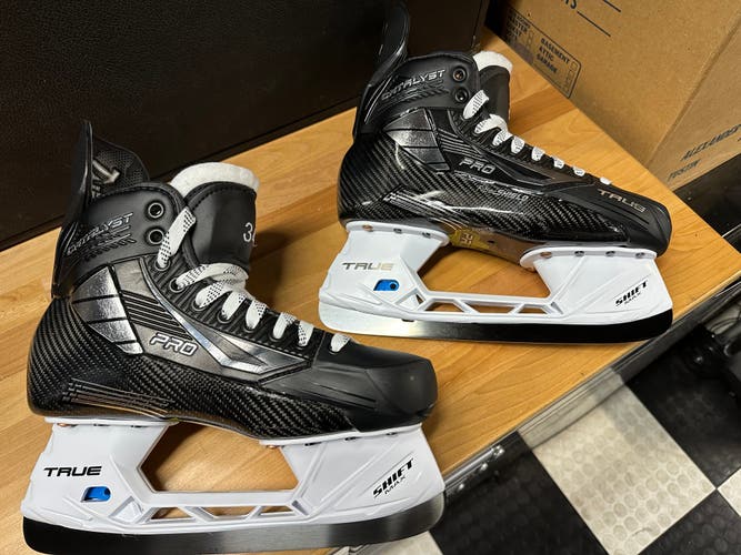 True Catalyst Pro Custom Hockey Skates Size 8 Wide (Used) -  Pro Stock Thomas Bourdeleau