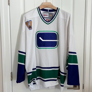 Authentic CCM Vancouver Canucks White Stick In Rink Jersey Size XXL 2XL