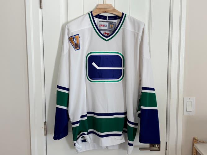 Authentic CCM Vancouver Canucks White Stick In Rink Jersey Size XXL 2XL