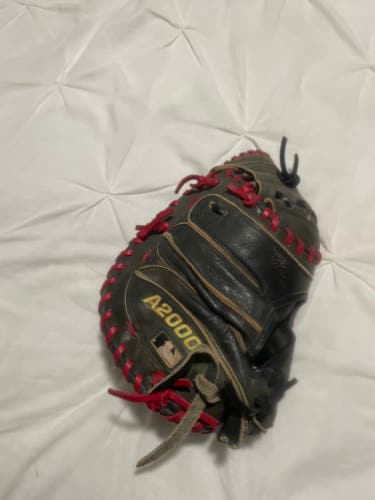 2017 Wilson A2000 RH Catcher's Baseball Glove 32.5" (Used)