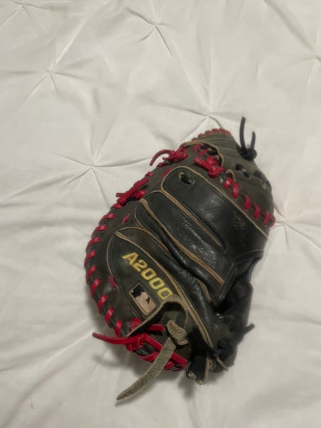2017 Wilson A2000 RH Catcher's Baseball Glove 32.5" (Used)