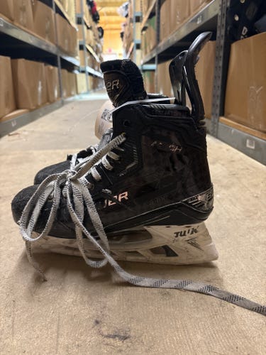 Senior Bauer Supreme Mach Hockey Skates 7.5