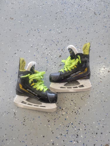 Bauer S22 Supreme Matrix (SMU) Hockey Skates 12.5 (Used)