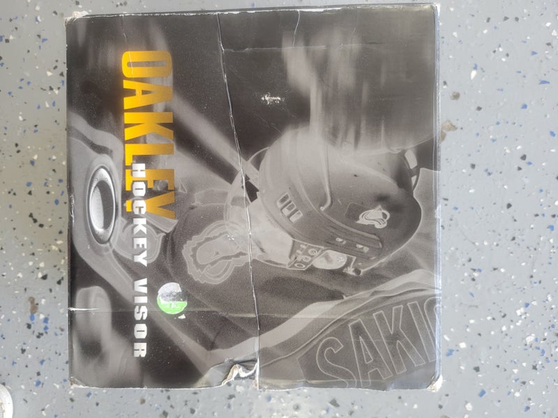 Medium Oakley (New)