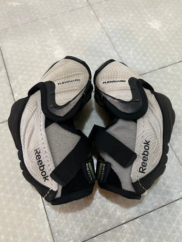 Senior Medium Reebok 11K Elbow Pads (Used)