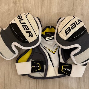 Hockey Player Shoulder Pads (BAUER)