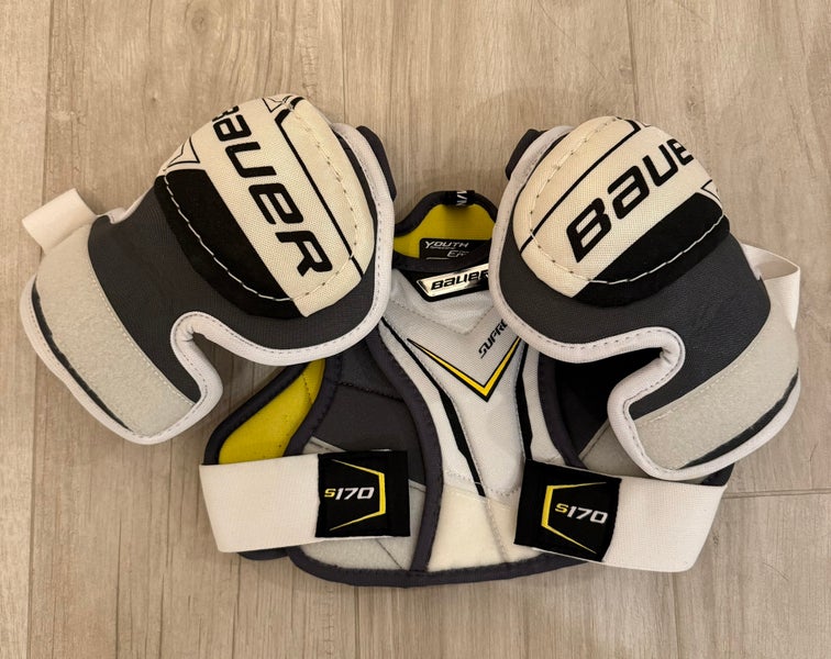 Hockey Player Shoulder Pads (BAUER)