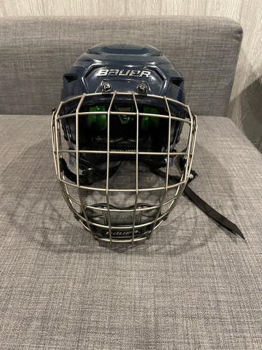 Medium Bauer Hyperlite Helmet (Used)