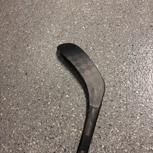 Junior Bauer Vapor Hyperlite Right Handed Hockey Stick P28 (Used)