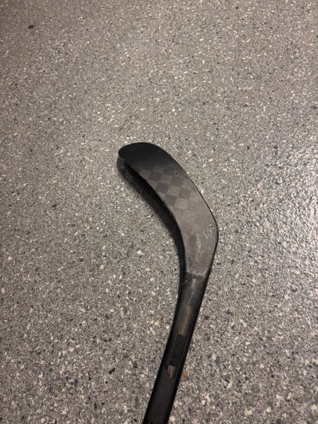 Junior Bauer Vapor Hyperlite Right Handed Hockey Stick P28 (Used)