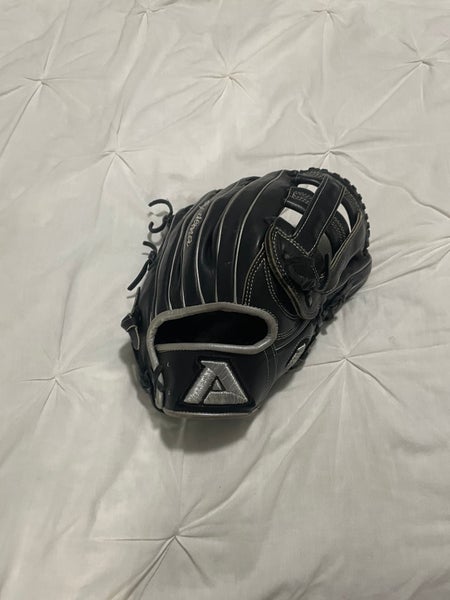 2020 Akadema RH Infield Baseball Glove 12" (Used)