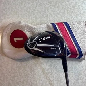 RH Titleist 915 D2 10.5 Driver Diamana 70g Stiff Flex Graphite Shaft & Headcover