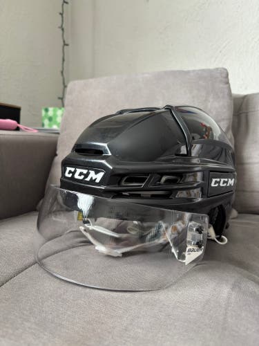 CCM Tacks 910 Helmet with Bauer visor