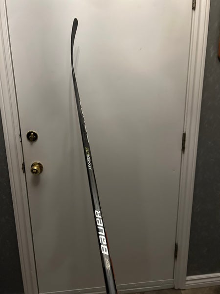 Intermediate Bauer Vapor Hyperlite Left Hand Hockey Stick P14 (New)