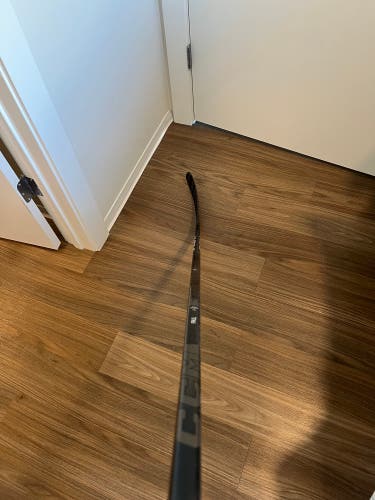 Intermediate CCM JetSpeed FT8 Pro Right Handed Hockey Stick P28M (Used)