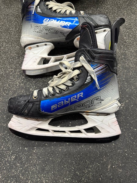 Bauer Vapor Hyperlite 2 Hockey Skates 8 (Used)