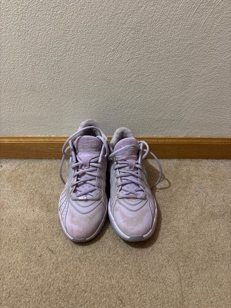 Men's Size M 10.5 (W 11.5) Nike lebron 21 Shoes (Used)